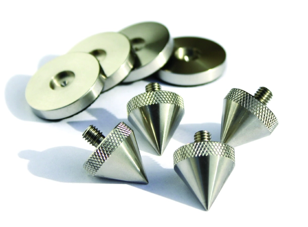 IsoTek M6 Spike & Spike Shoe upgrade kit Kit med spikes og gulvbeskyttere 