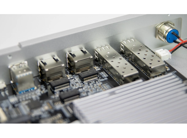 Lumin L2 Sølv 4TB SSD Network Music Server & Switch. SSD 