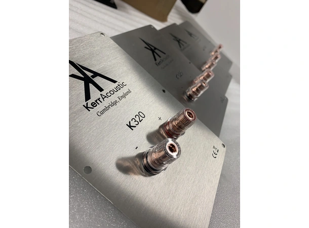 Kerr Acoustics K320 MK3 Matt Treverk S modell. Gulvhøyttaler. Par 