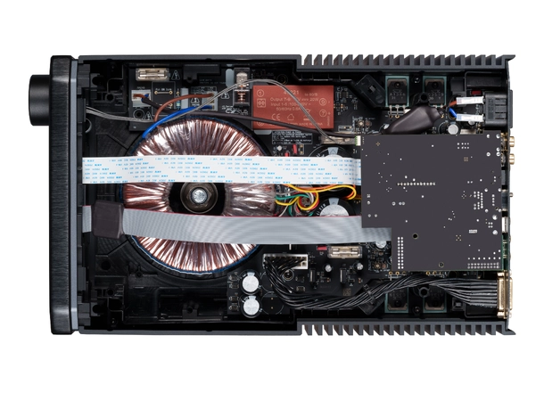 Cyrus 40 Amp integrert forsterker/ m DAC MM RIAA og DAC med eARC innebygget 